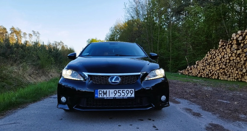 Lexus CT cena 49000 przebieg: 257000, rok produkcji 2011 z Przecław małe 137